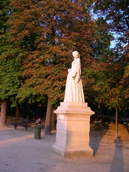  statue dans les jardins du Luxembourg
